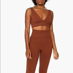 WeWoreWhat Brown V-Neck Seamless Bra Top, Size Medium